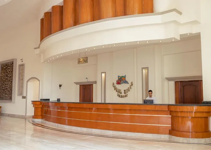 Resort Coral Hills & 4*