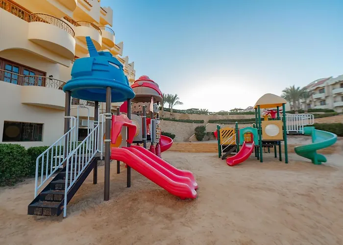 Resort Coral Hills & 4*